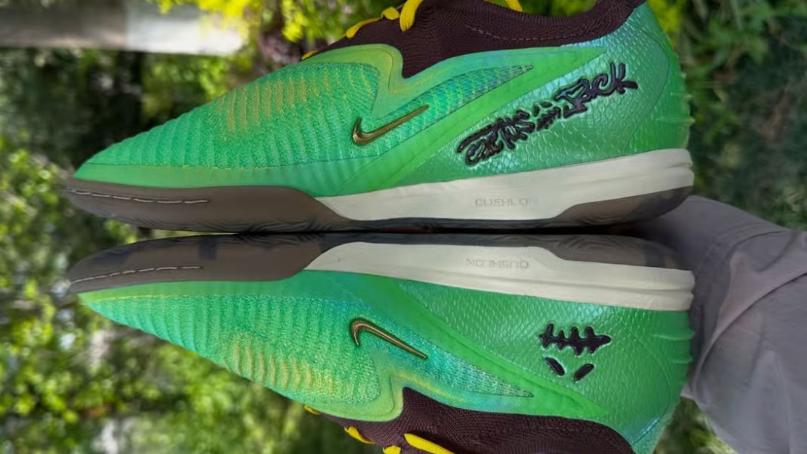 Hinh anh 5: Travis Scott va Nike Phantom 6 Low Elite IC SE tren san bong