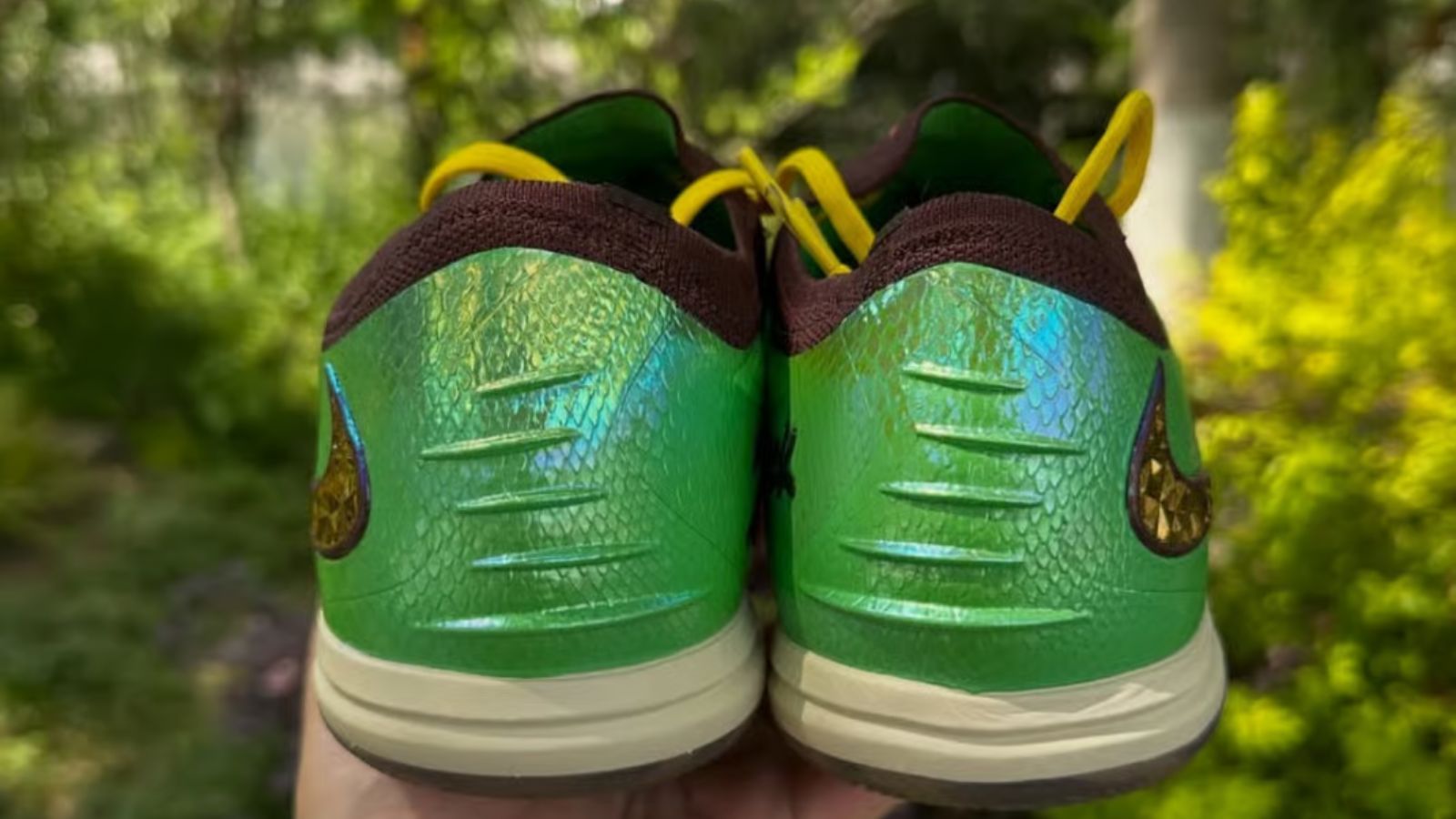 Hinh anh 8: Travis Scott va Nike Phantom 6 Low Elite IC SE tren san bong