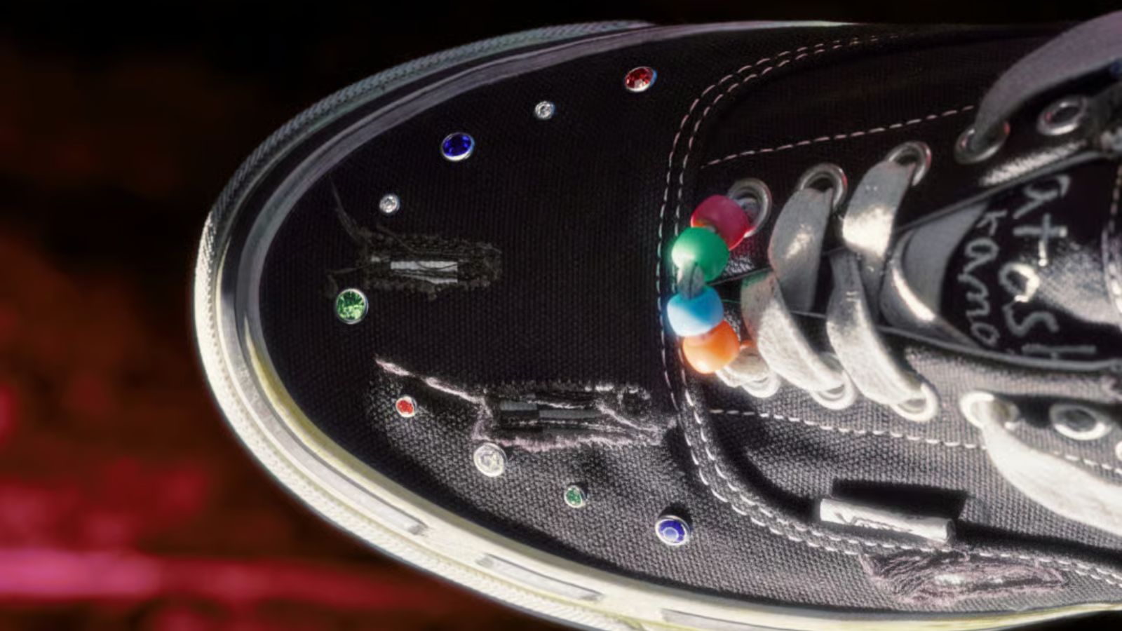 Hinh anh 4: Hinh anh Satoshi Nakamoto x Vans Era 95 Gems voi canvas den va trang tri da quy
