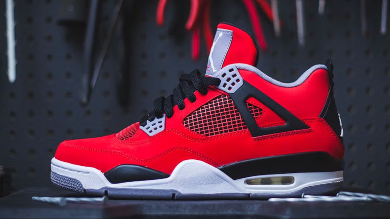 Hinh anh 4: Air Jordan phoi mau Toro Bravo huyen thoai voi sac do noi bat