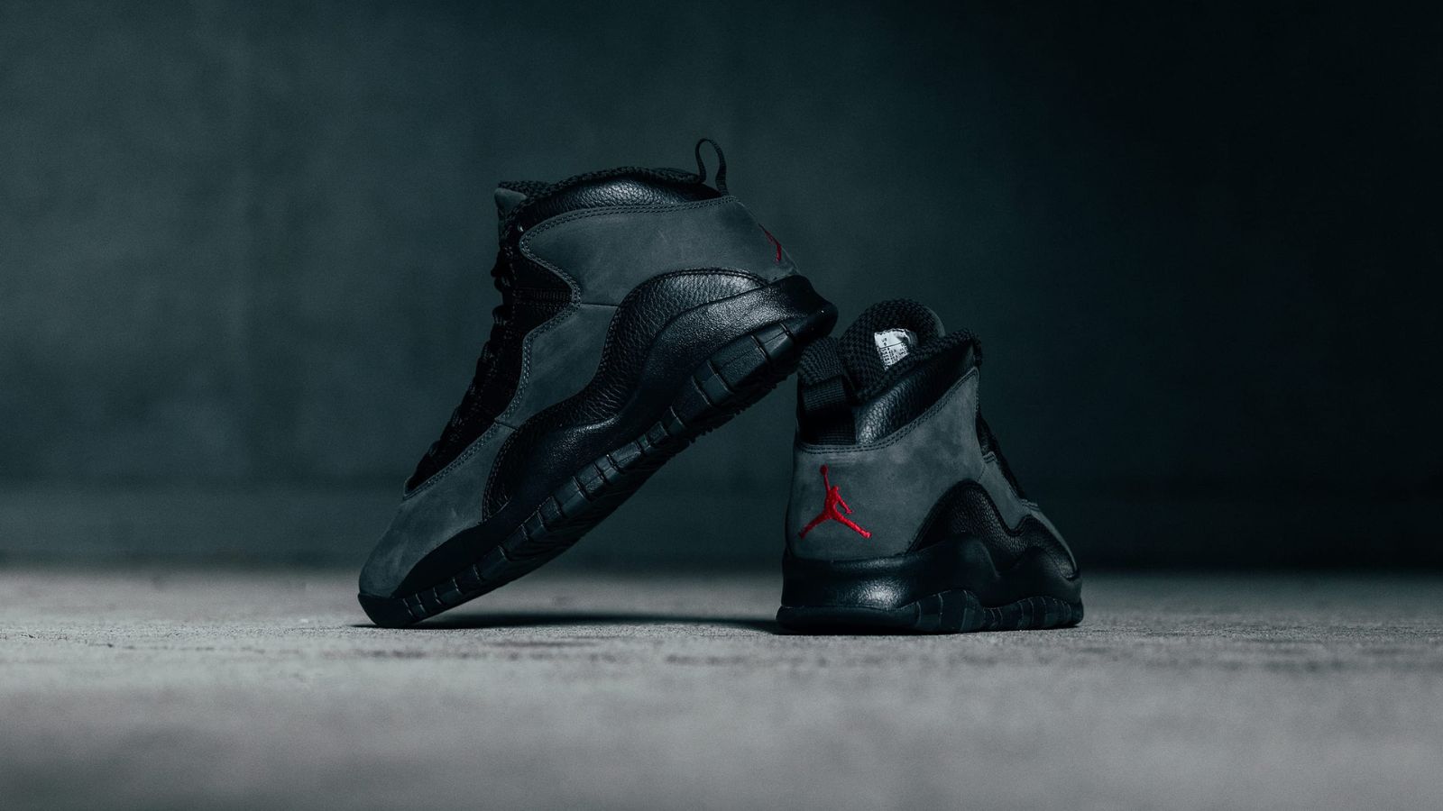 Hinh anh 7: Michael Jordan mang Air Jordan 11 Space Jam trong phim Space Jam
