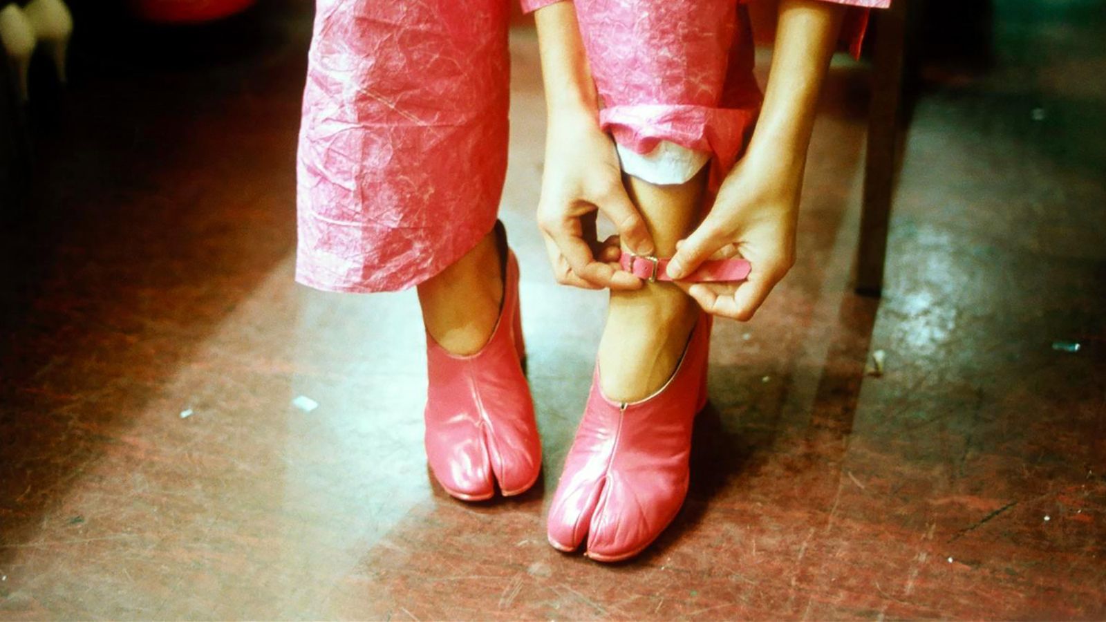 Hinh anh 3: Giay Tabi - xu huong sneaker moi voi thiet ke tach ngon doc dao