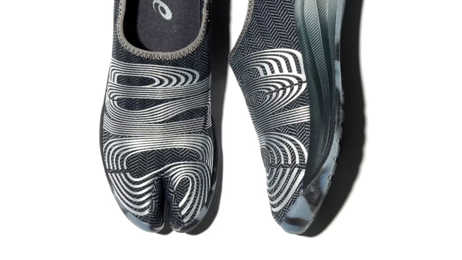Hinh anh 1: Giay Tabi - xu huong sneaker moi voi thiet ke tach ngon doc dao