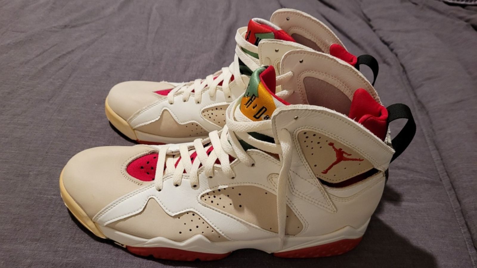 Hinh anh 2: Hinh anh doi giay Air Jordan 7 phoi mau Hare noi bat