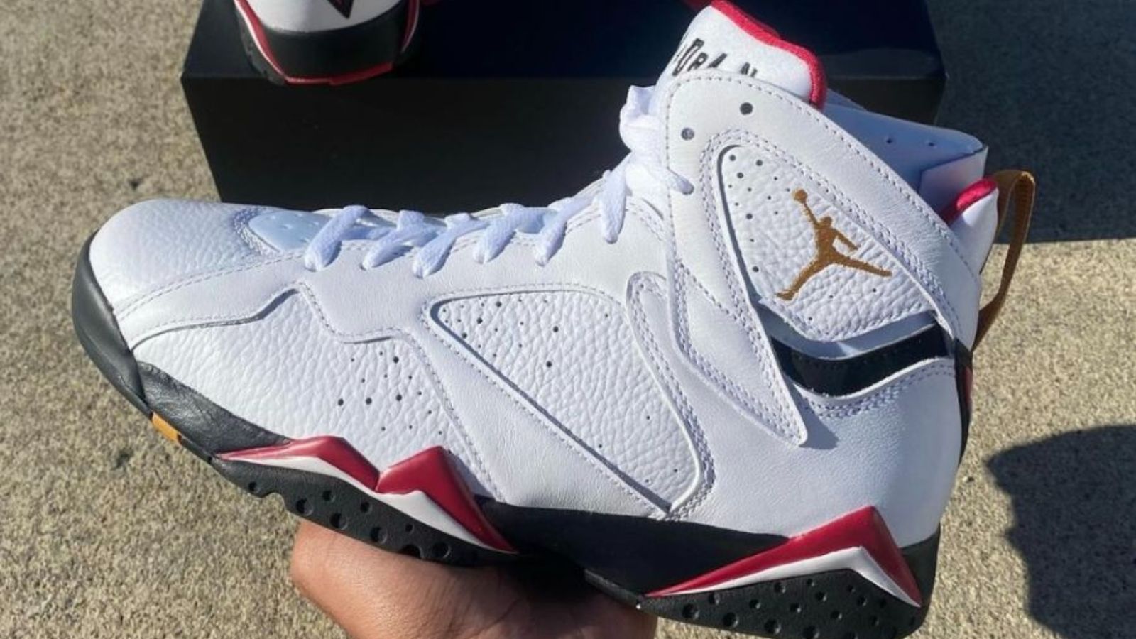 Hinh anh 3: Hinh anh doi giay Air Jordan 7 phoi mau Hare noi bat