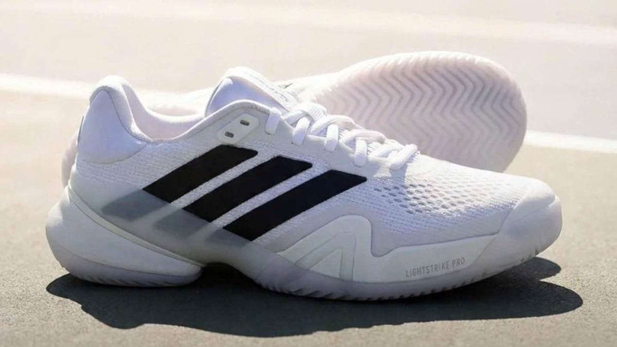 Hinh anh 5: Giay tennis Adidas Barricade 14 the he moi voi thiet ke hien dai va cong nghe tien tien.