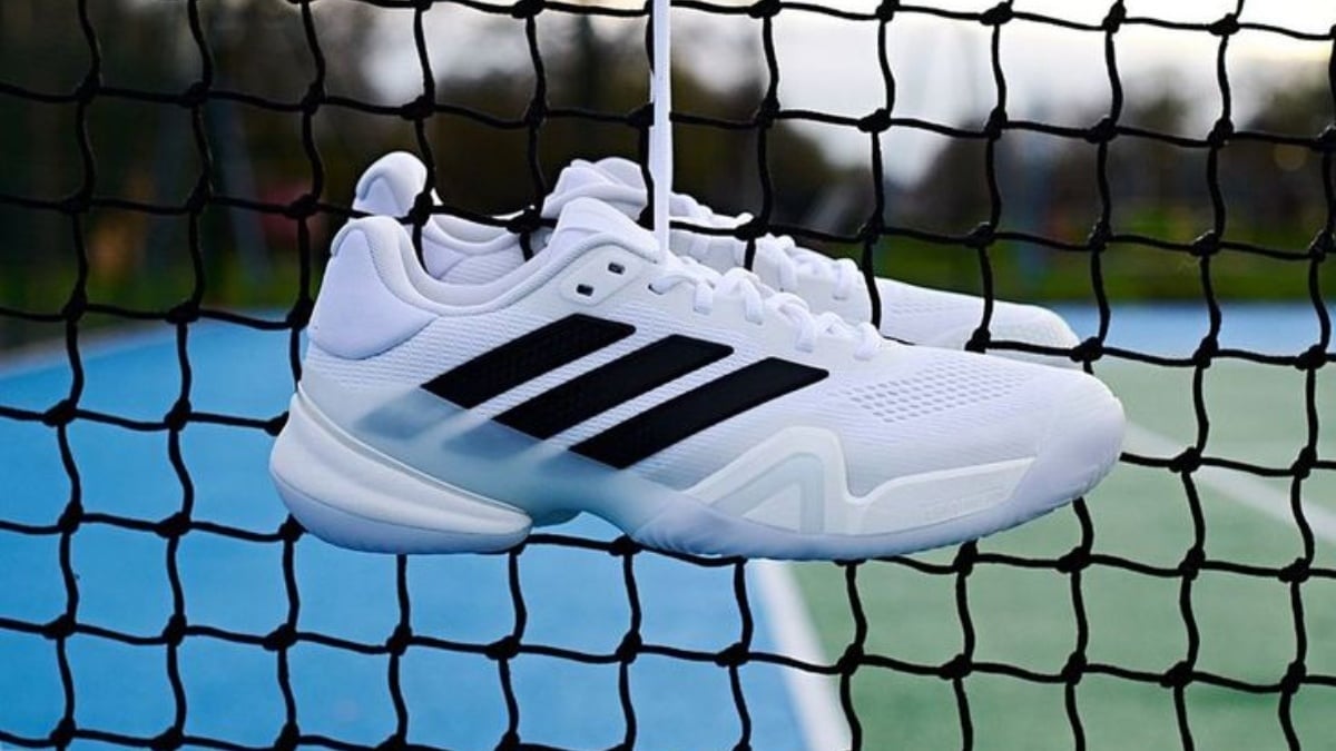 Hinh anh 3: Giay tennis Adidas Barricade 14 the he moi voi thiet ke hien dai va cong nghe tien tien.