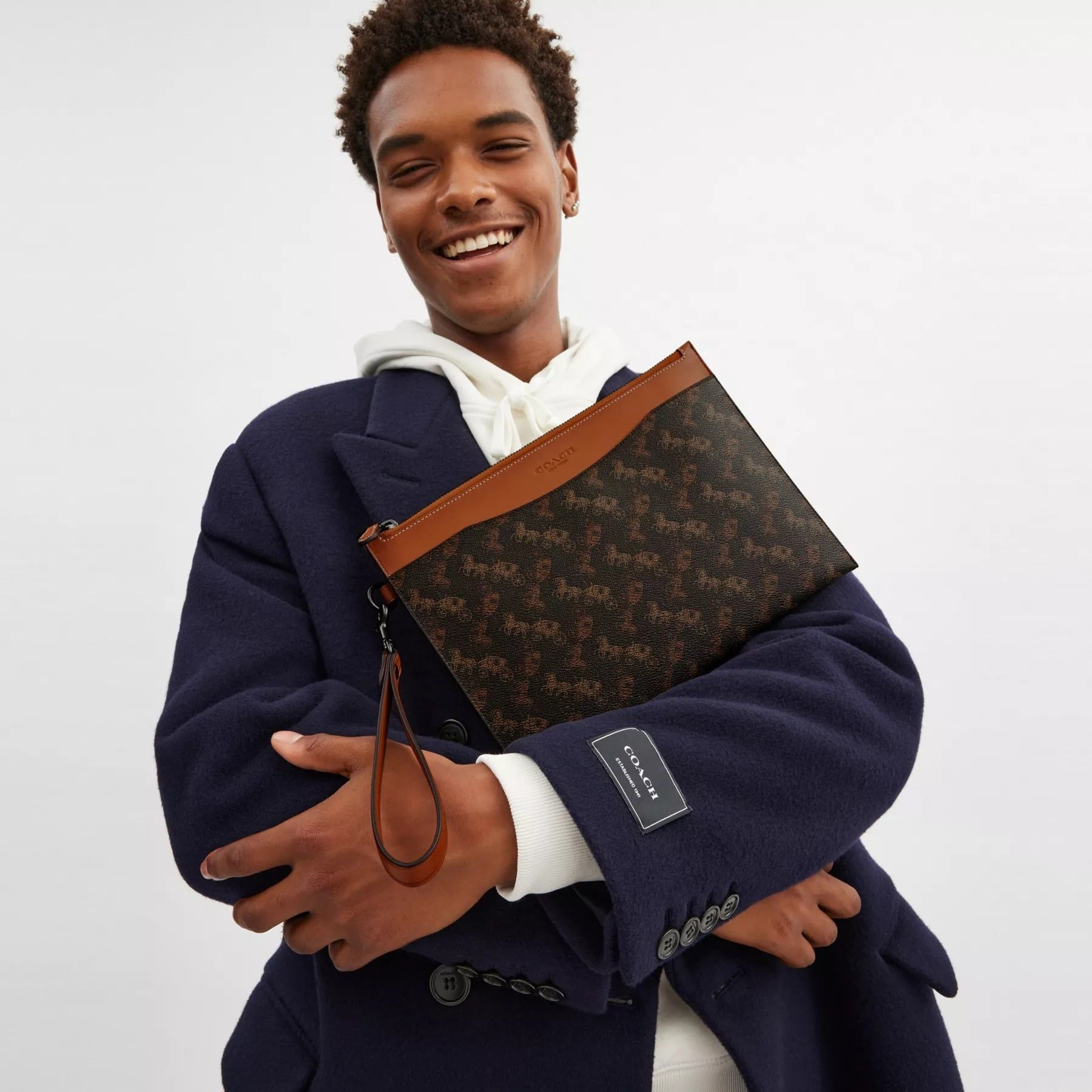 Alternative view of Túi Coach Hitch Pouch 'Truffle' CW669-A7U