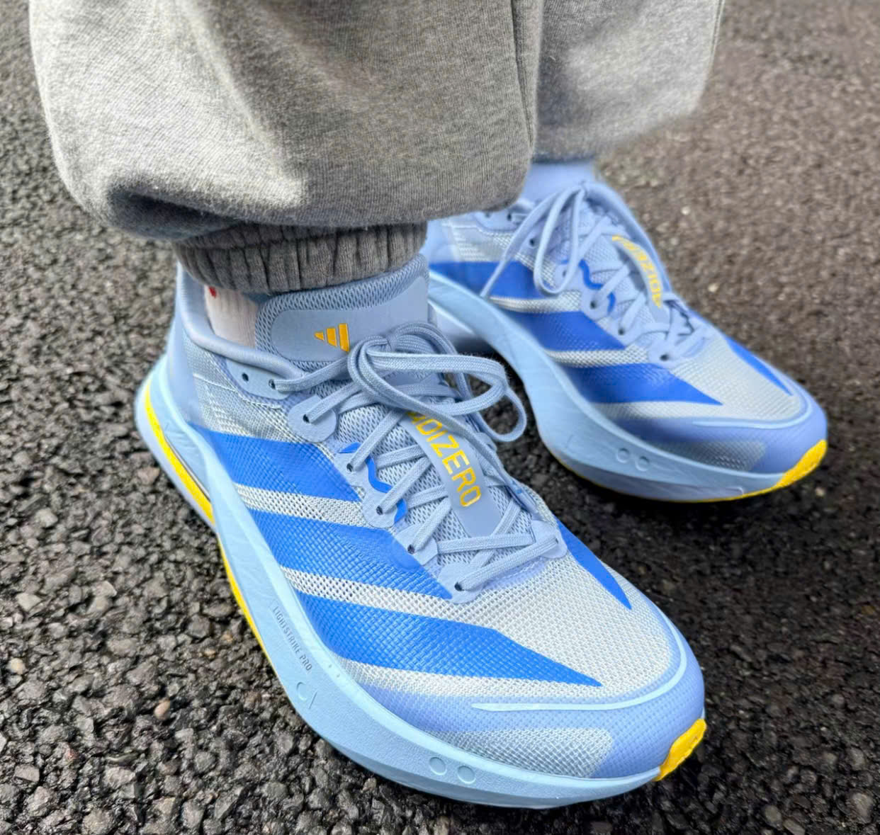 Alternative view of Giày Adidas Adizero Boston 13 Boston Marathon 'Glow Blue' KK4241