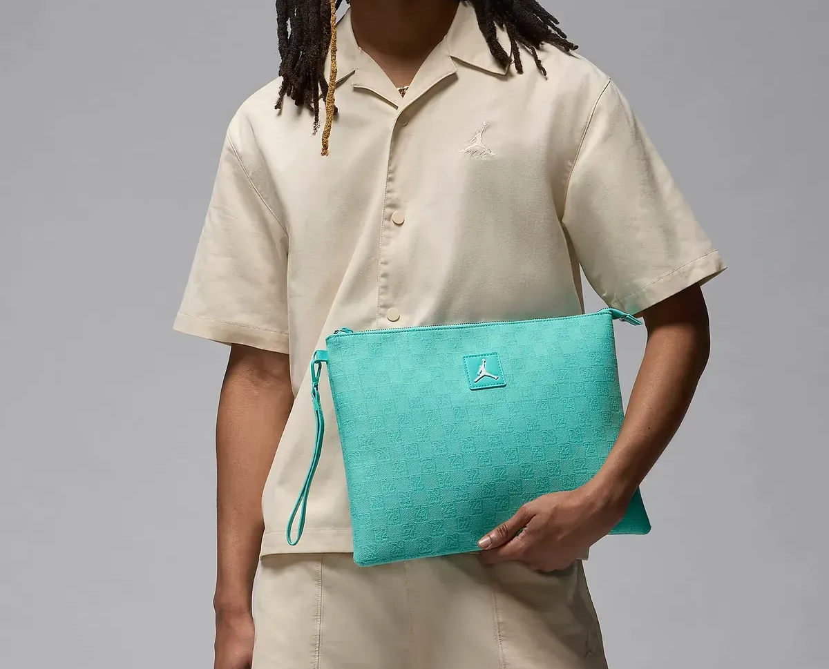 Alternative view of Túi Nike Jordan Monogram Pouch 'Emerald Rise' LM0897-E8G