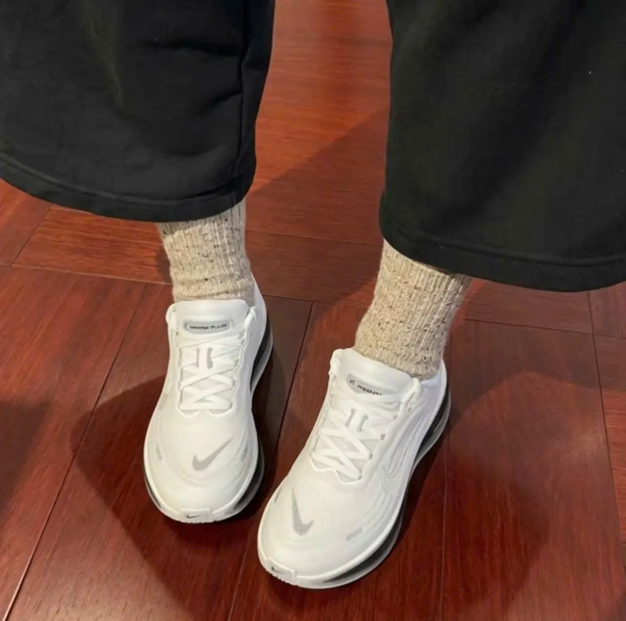Alternative view of Giày Nike Vomero Plus 'White Black Cool Grey' II7181-102