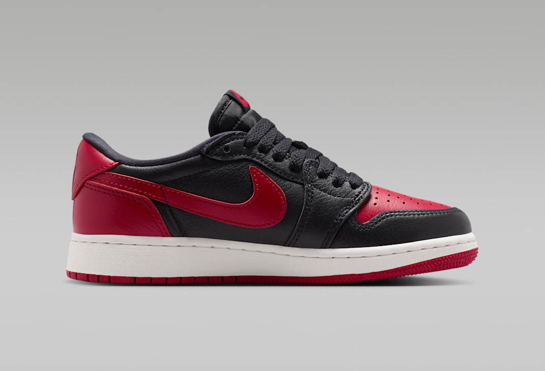 Alternative view of Giày Nike Air Jordan 1 Retro Low OG 'Banned' IW6277-001