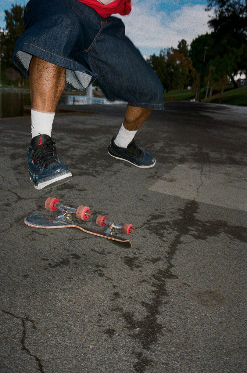 Hinh anh 2: Hinh anh Jordan x Levi's Air Jordan 3 voi chat lieu denim xanh va chi tiet chi vang noi bat's Air Jordan 3