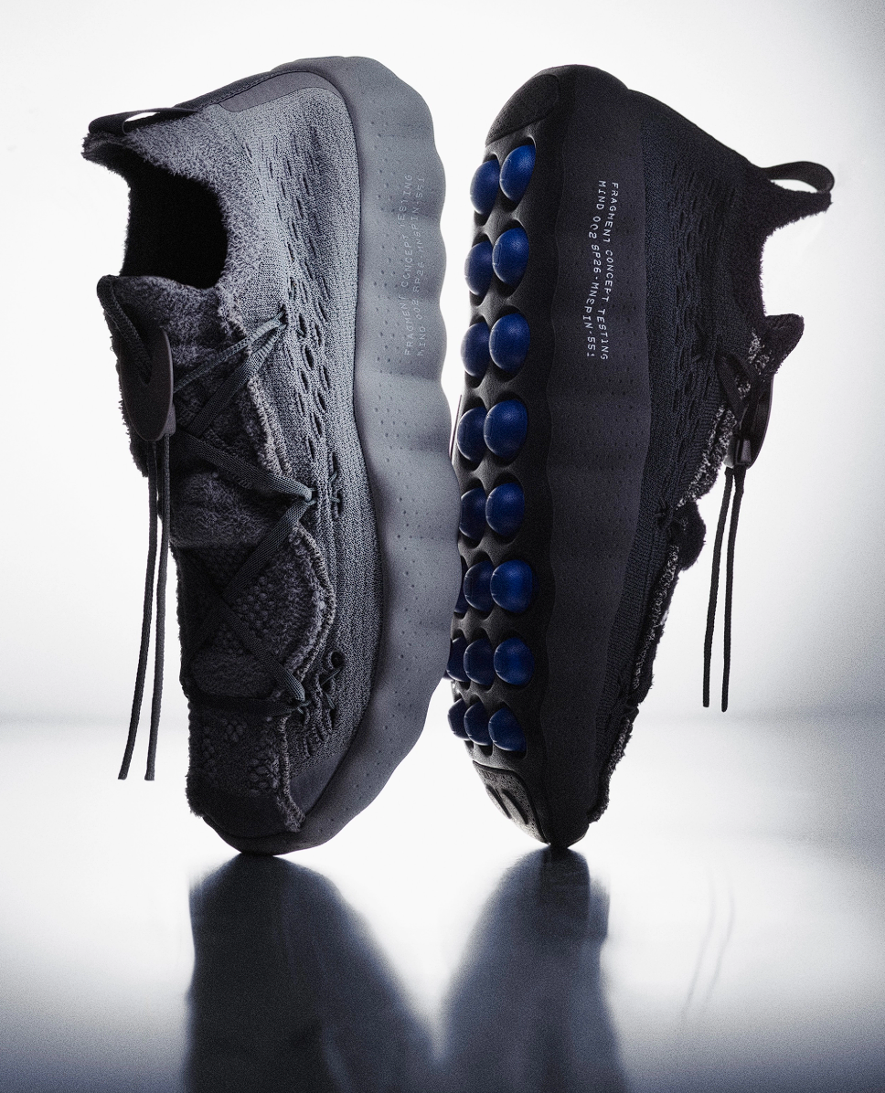 Hinh anh 4: Giay Nike Air Liquid Max Mind ket hop cung Hiroshi Fujiwara, thiet ke toi gian voi cong nghe dem khi chat long tien tien.