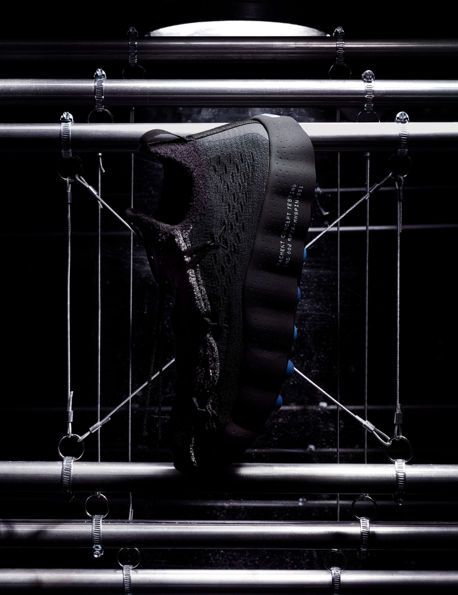 Hinh anh 1: Giay Nike Air Liquid Max Mind ket hop cung Hiroshi Fujiwara, thiet ke toi gian voi cong nghe dem khi chat long tien tien.