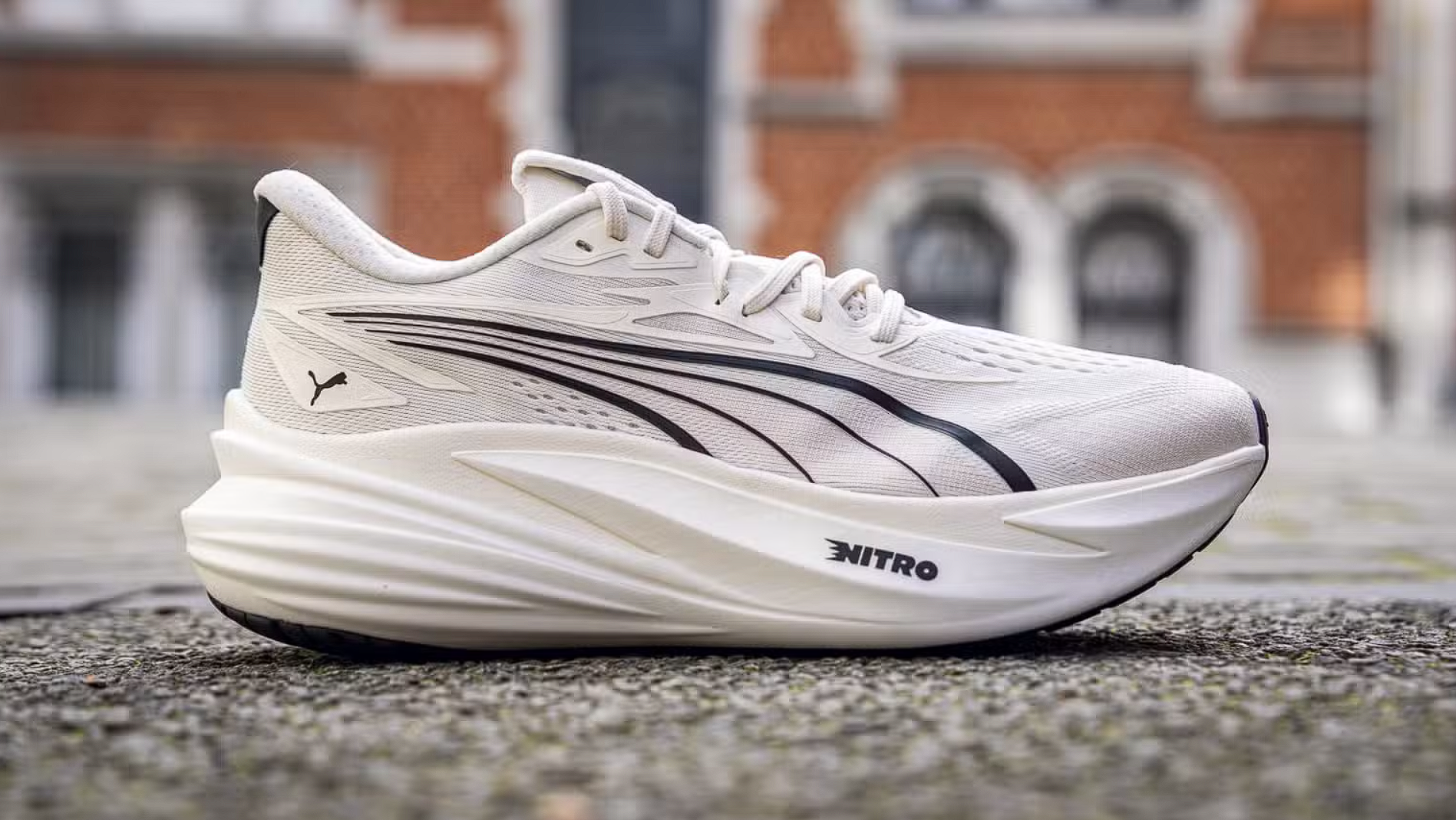 Giay chay bo Puma MagMax Nitro 2 voi thiet ke hien dai va cong nghe dem tien tien