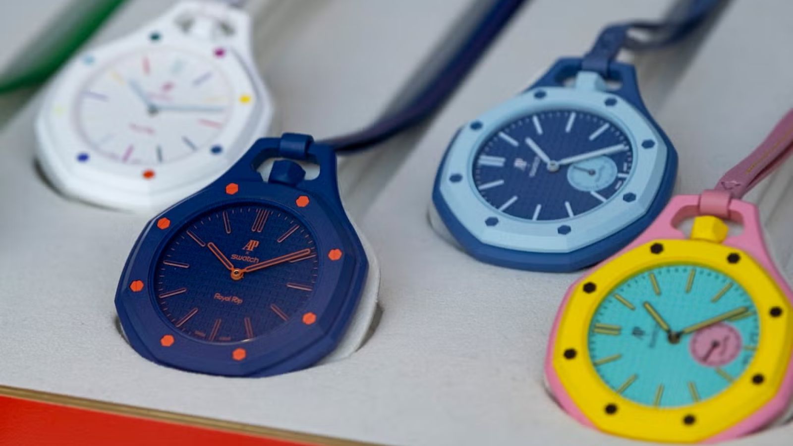 Hinh anh 2: Dong ho Audemars Piguet x Swatch Royal Pop voi thiet ke mau sac