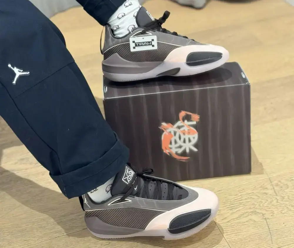 Alternative view of Giày Nike Air Jordan Triangle ‘Brown’ IV7236-200