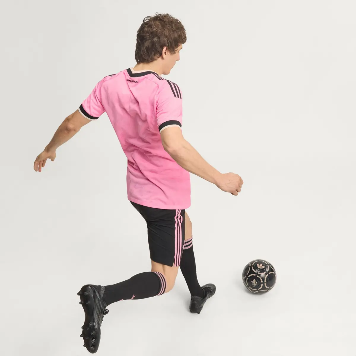 Alternative view of Áo Adidas Juventus 26/27 Away Authentic Jersey 'True Pink' KR4646