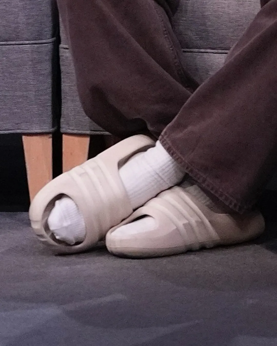 Bad Bunny x Adidas ‘Stone Slide’ cho mùa hè năm 2026