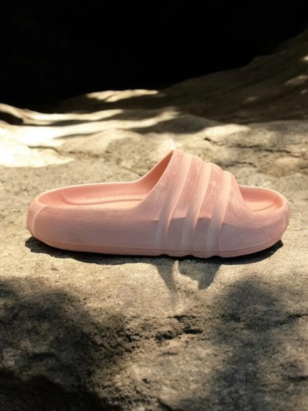 Bad Bunny x Adidas ‘Stone Slide’ cho mùa hè năm 2026