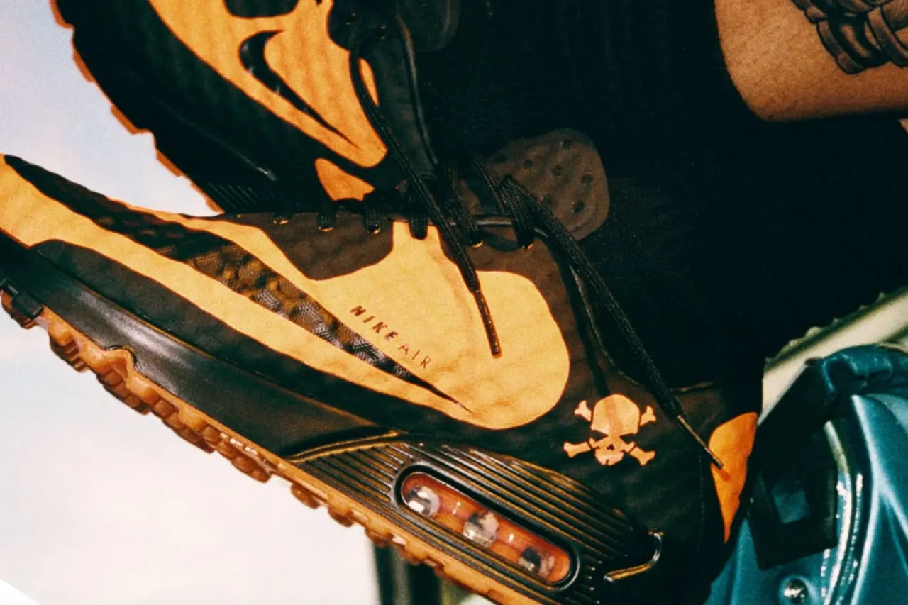 Nike biến tấu 4 biểu tượng bóng đá cho bộ sưu tập Air Max 'Mad 90'