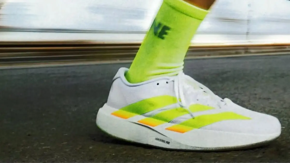 Giay chay bo adidas Adizero voi thiet ke nhe va hieu nang cao