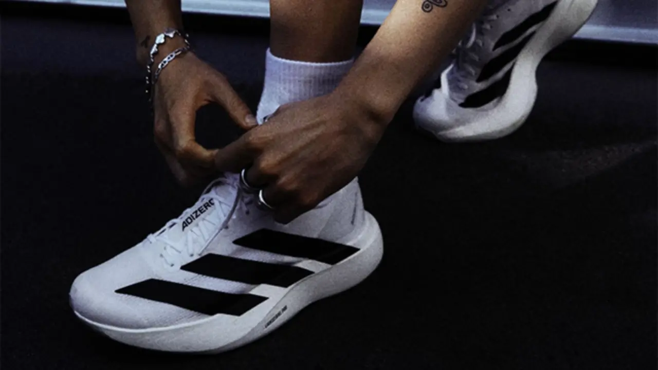 Hinh anh 3: Giay chay bo adidas Adizero voi thiet ke nhe va hieu nang cao
