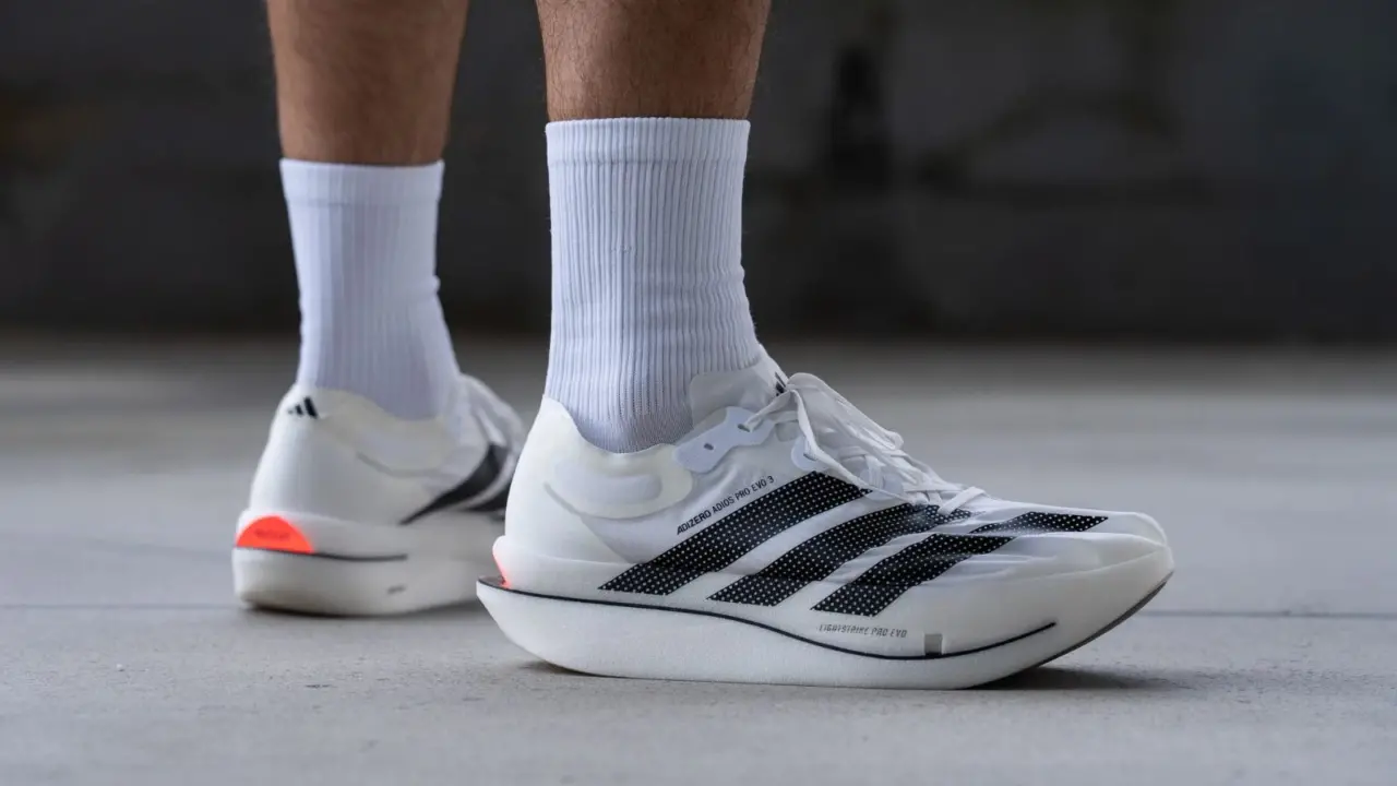 Hinh anh 5: Giay chay bo adidas Adizero voi thiet ke nhe va hieu nang cao