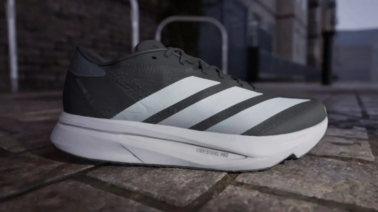 Hinh anh 9: Giay chay bo adidas Adizero voi thiet ke nhe va hieu nang cao