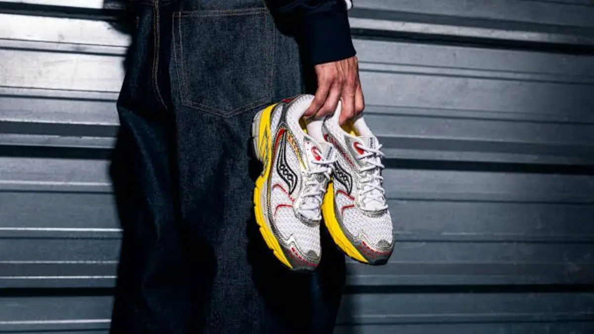 Giay Saucony ProGrid Ride 1 phoi mau Buttercup Yellow