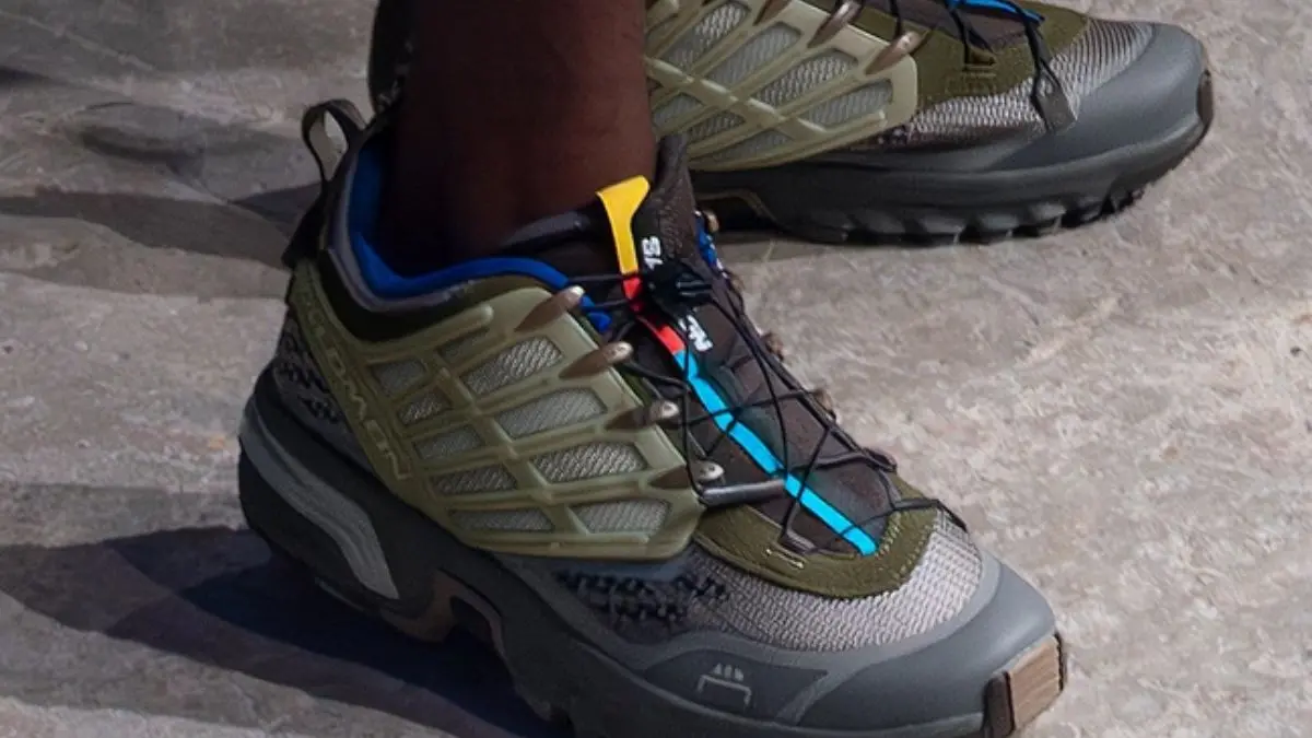 Hinh anh giay Salomon ACS Pro x A-Cold-Wall* voi thiet ke deconstructed doc dao