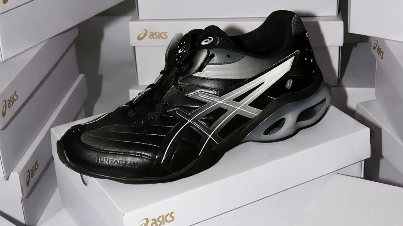 Hinh anh 2: Giay ASICS x Juntae Kim Gel-Kinetic FR voi chi tiet hoa thao roi