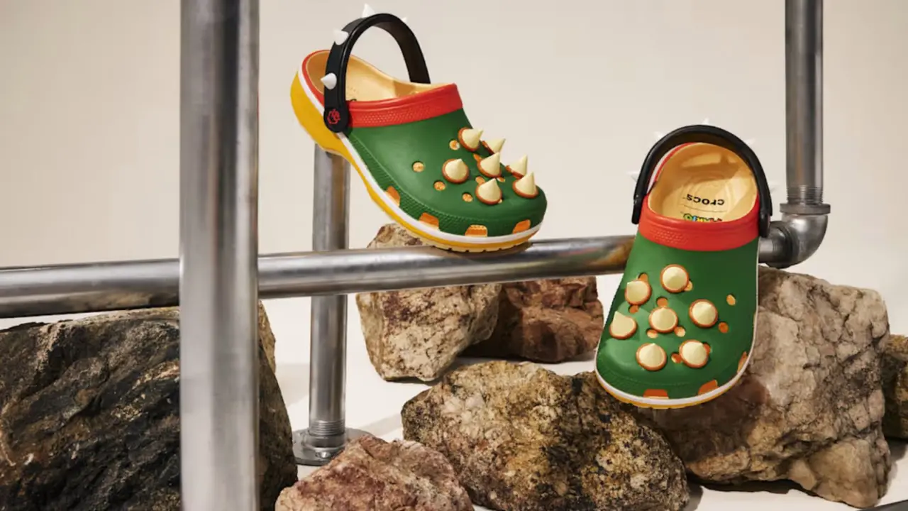 Hinh anh 6: Hinh anh Super Mario x Crocs Classic Clogs voi thiet ke dac trung cua Mario, Yoshi, Princess Peach va Bowser.