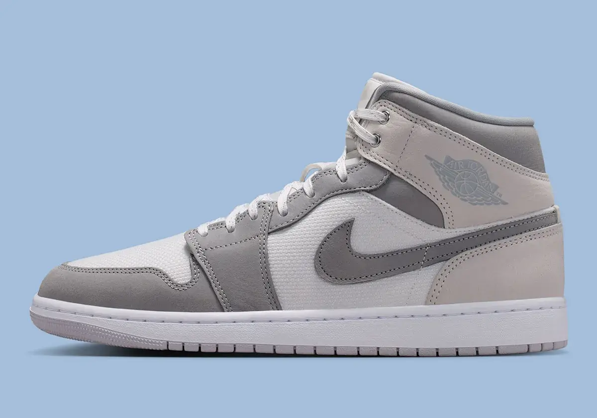 Alternative view of Giày Nike Air Jordan 1 Mid 'Summit White' IO2050-100