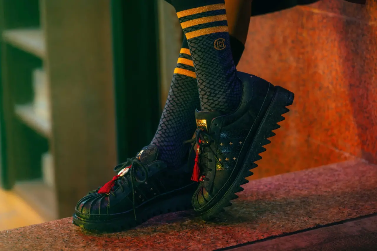 Alternative view of Giày Adidas Superstar 'Chinese New Year' JR5114