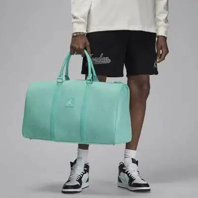 Alternative view of Túi Nike Air Jordan Monogram 40L 'Emerald Rise' LM0759-E8G
