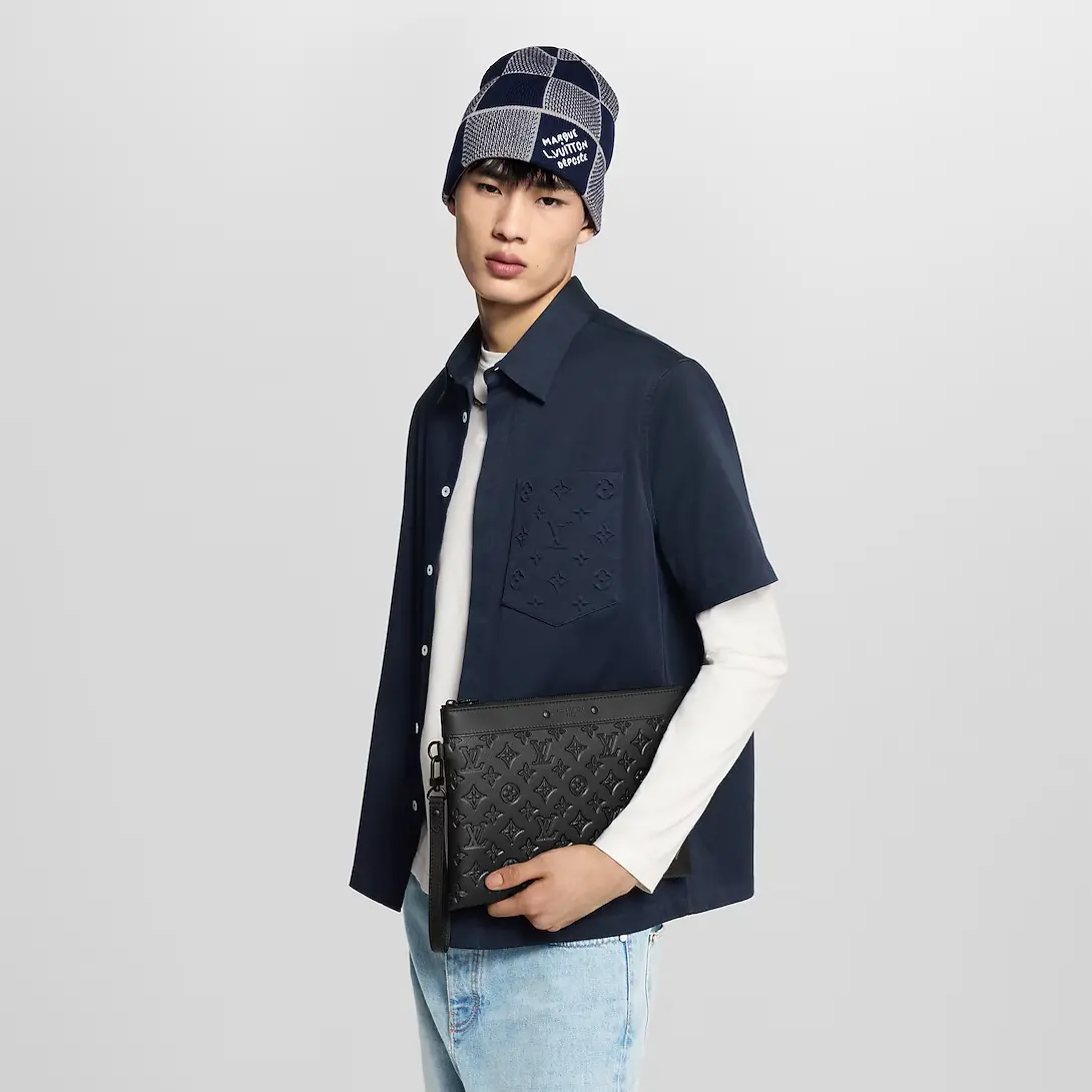 Alternative view of Túi Louis Vuitton Pochette Monogram Shadow 'Black' M81570