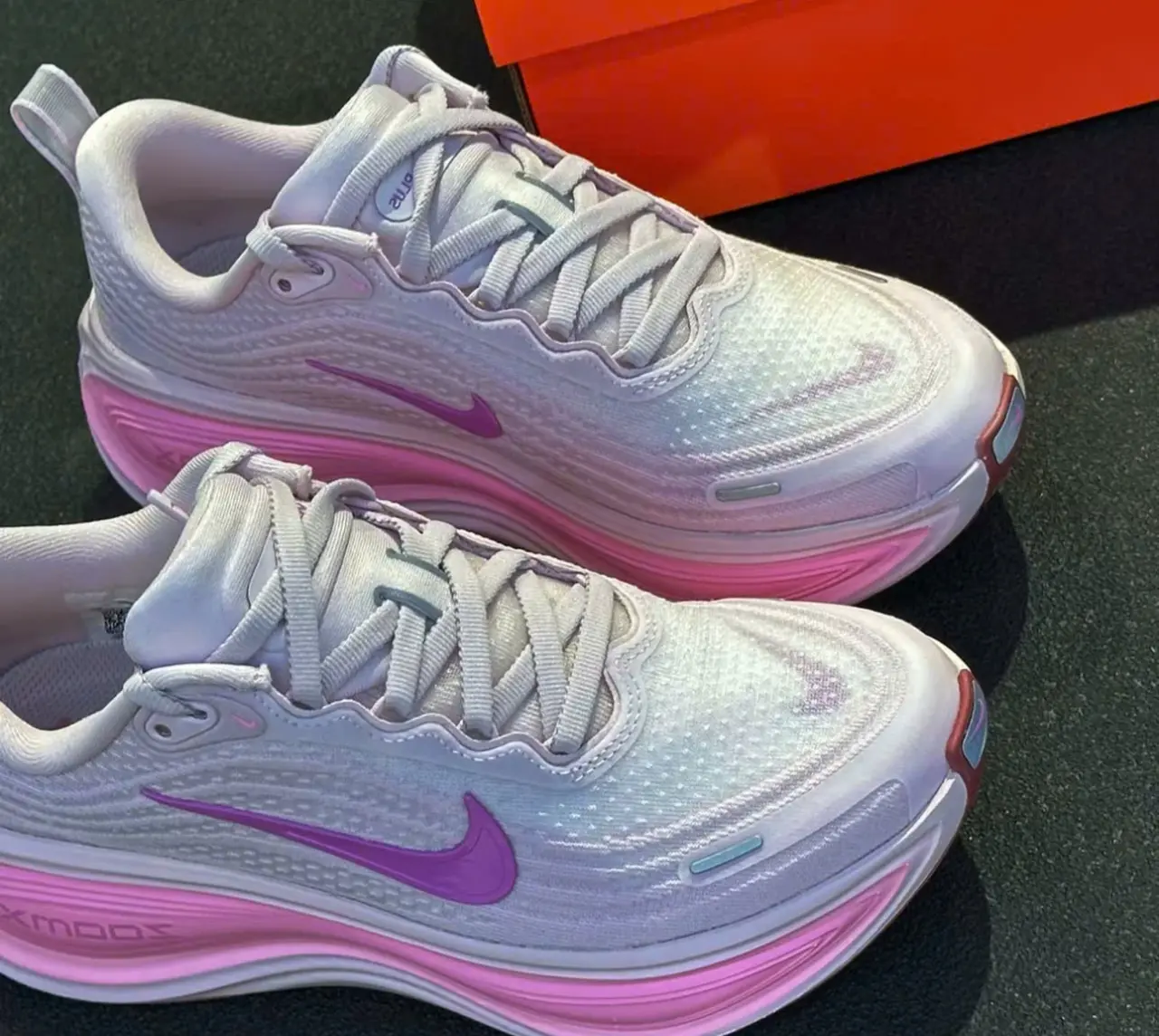 Alternative view of Giày Nike Vomero Plus ‘Pink Rise’ HV8154-504