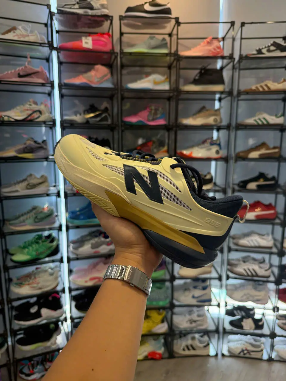 Đánh giá chi tiết giày tennis New Balance FuelCell 996v7 siêu êm ái