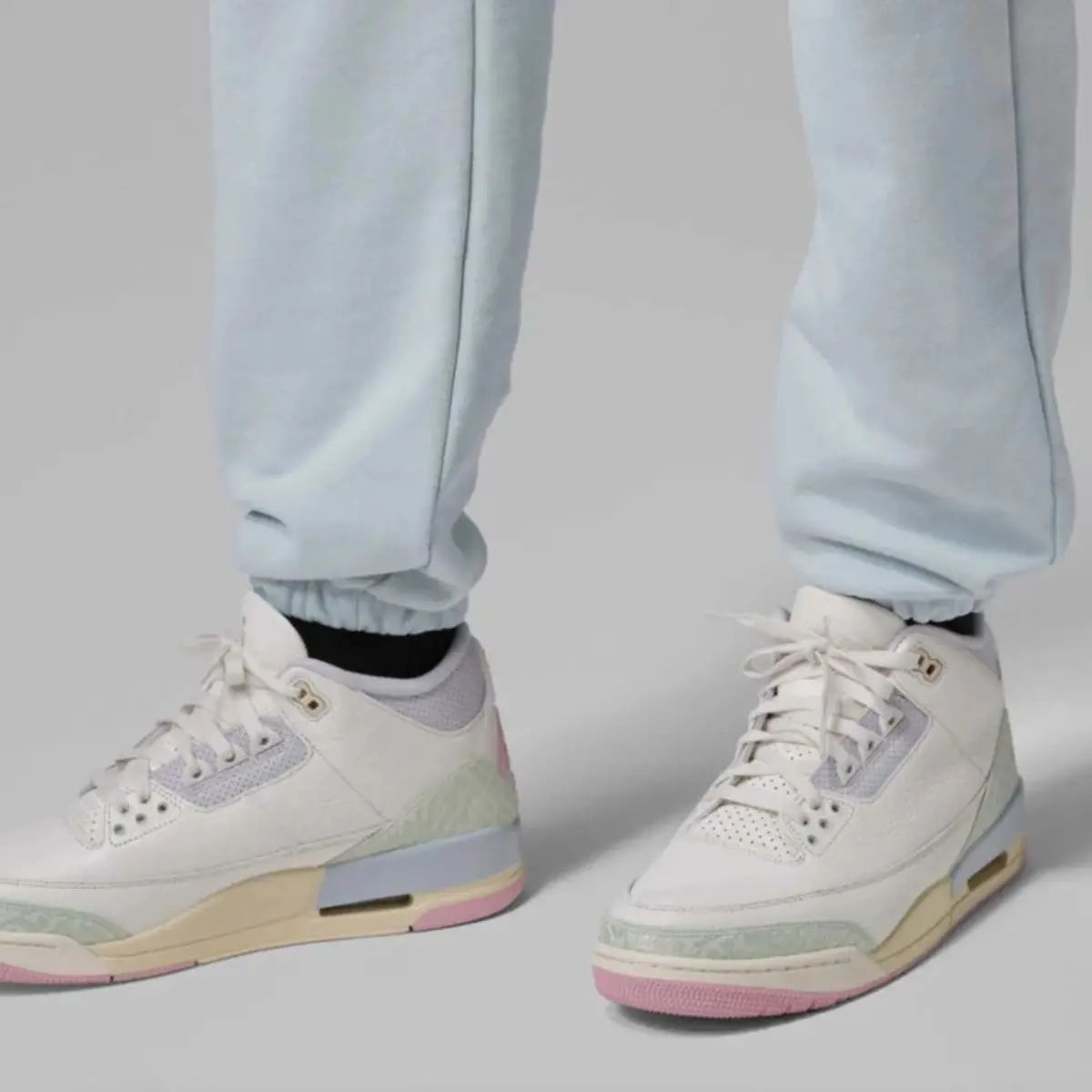 Alternative view of Giày Nike Air Jordan 3 'Spring Is In The Air' IF4396-100