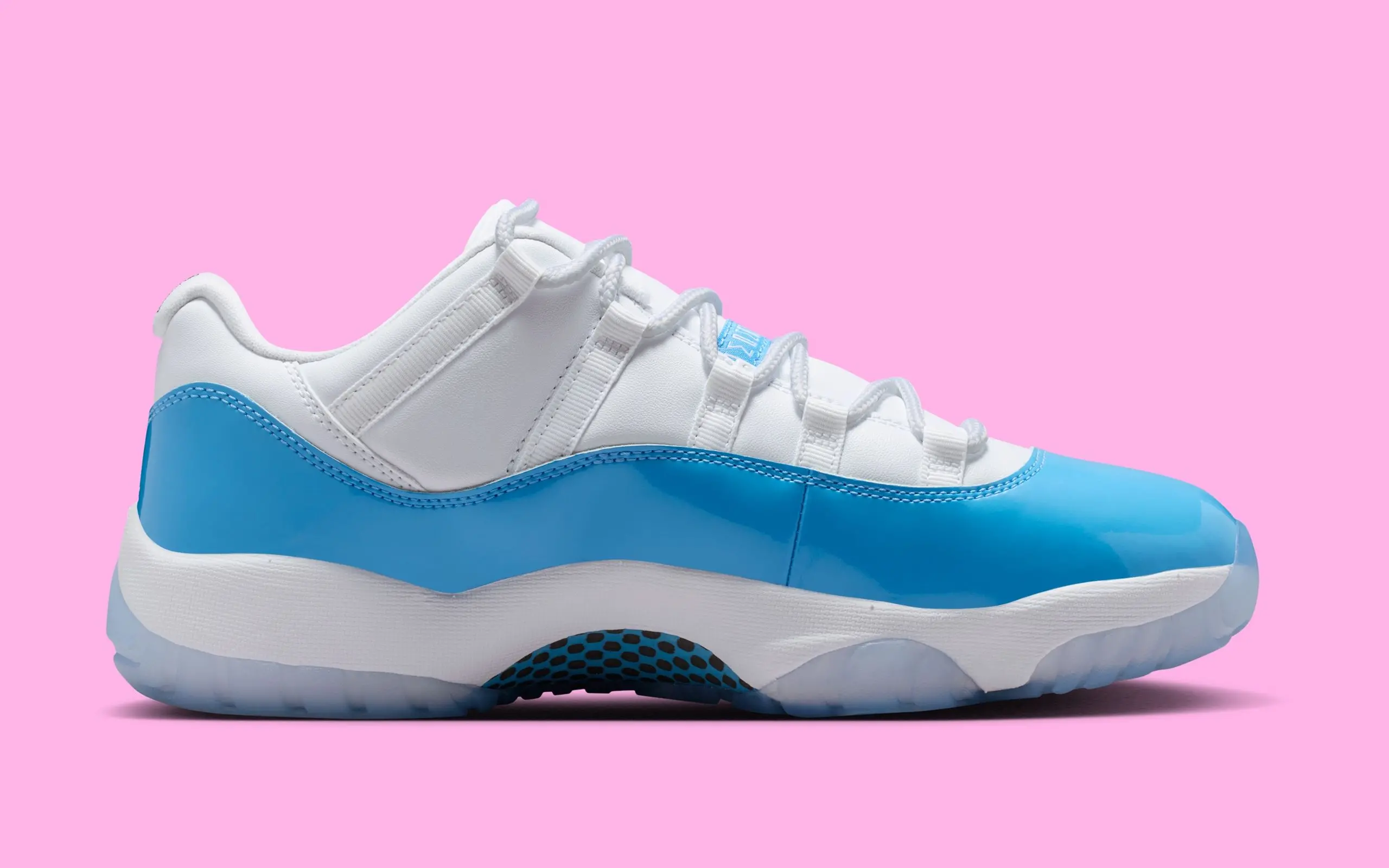 Alternative view of Giày Nike Air Jordan 11 Retro Low 'University Blue' FV5104-100