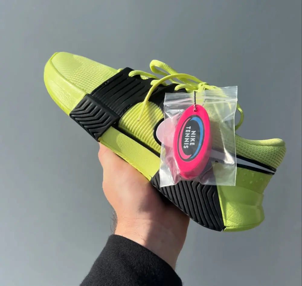So sánh chi tiết Asics GEL-Resolution X vs Nike Zoom GP Challenge 1.5