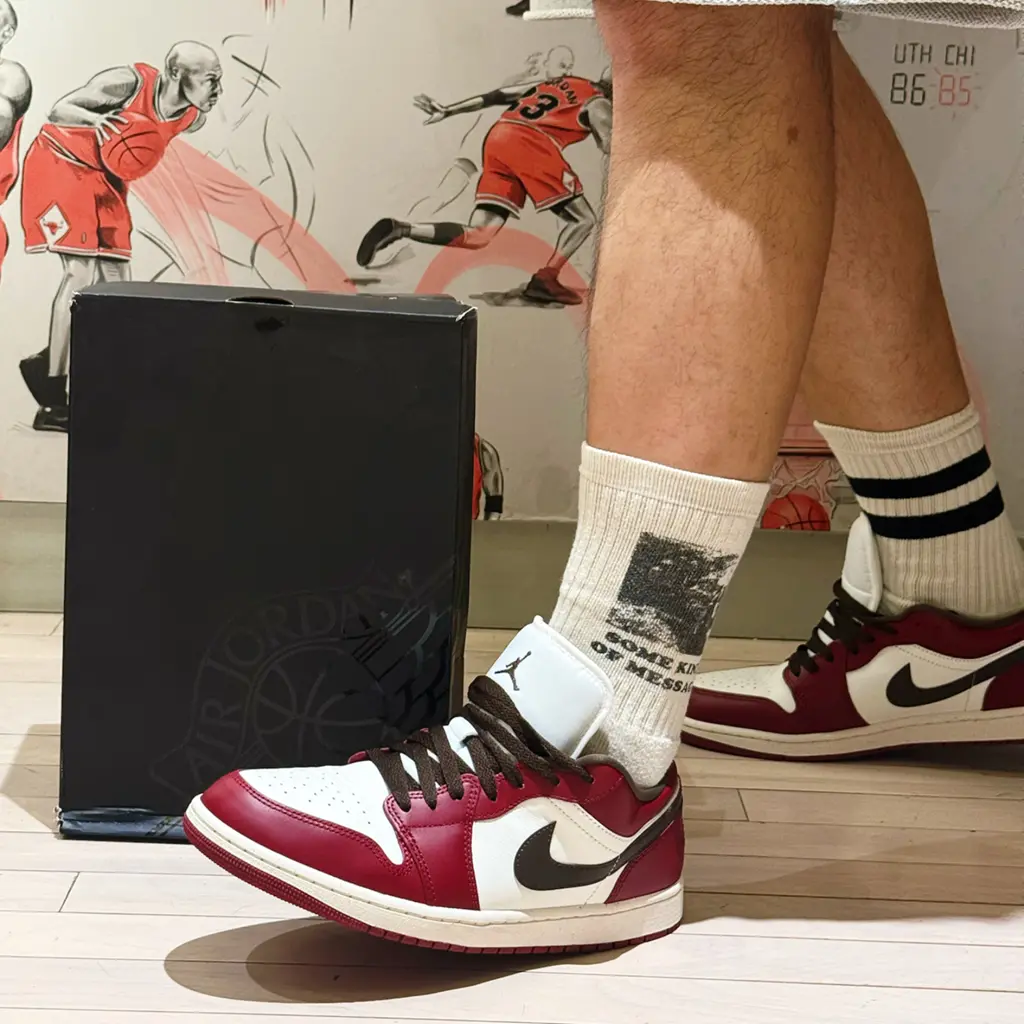 Alternative view of Giày Nike Air Jordan 1 Low SE 'Brown Team Red' IX5004-121
