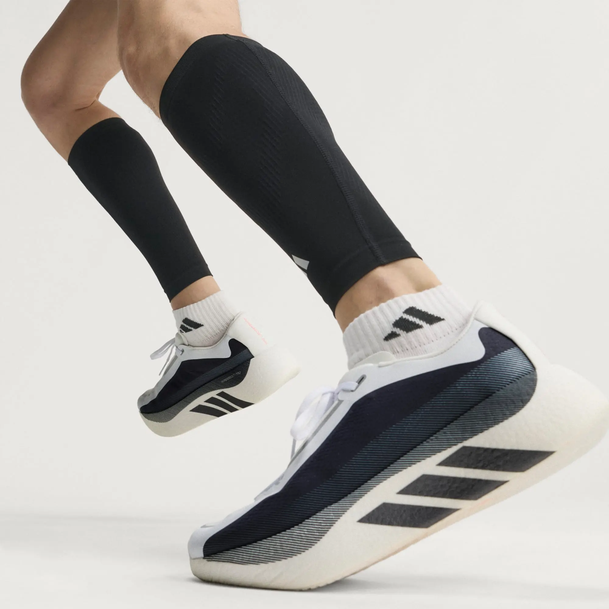 Alternative view of Giày Adidas Hyper Boost Edge 'White Aurora KI4392