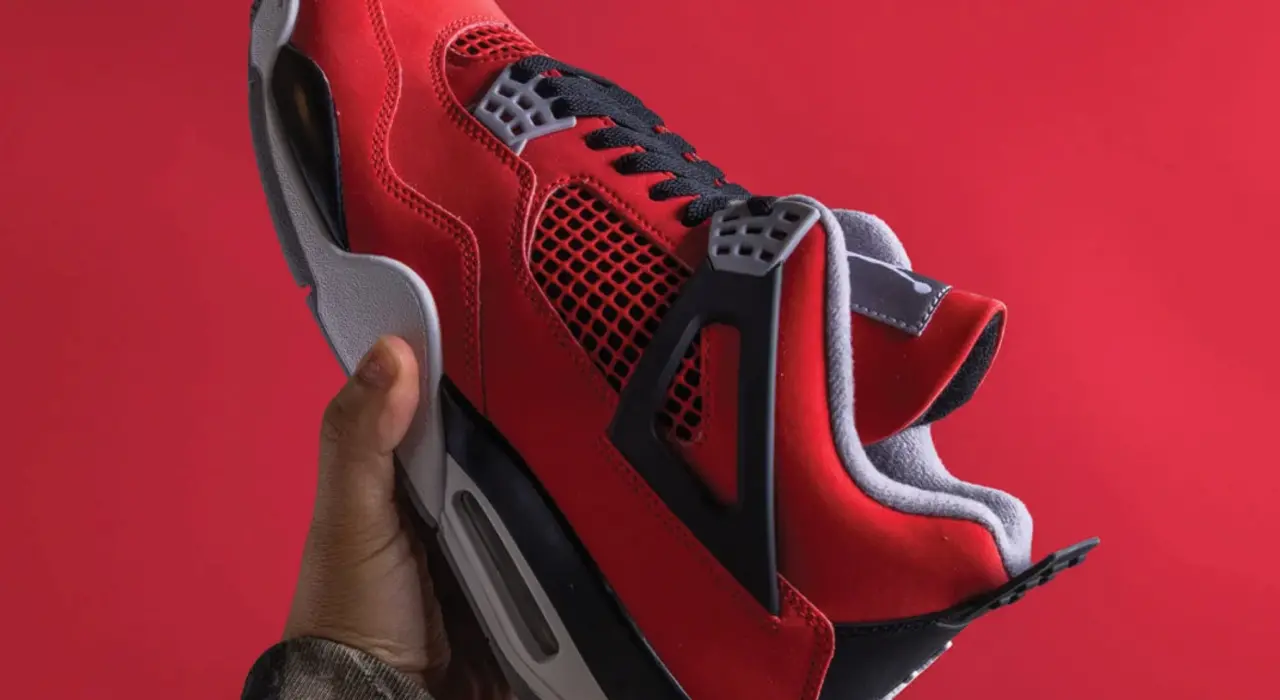 Đánh giá chi tiết siêu phẩm Air Jordan 4 Toro Bravo chuẩn bị tái xuất