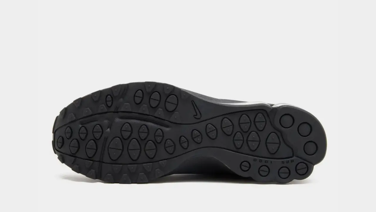 Hinh anh 3: Hinh anh Nike Air Max 2000 Retro phoi mau Triple Black, bieu tuong cua su hoi sinh dong san pham sneaker co dien.