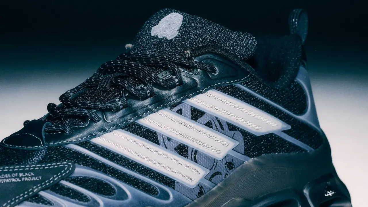 Hinh anh 2: Footpatrol x adidas Megaride Shades of Black, giay monochrome doc dao