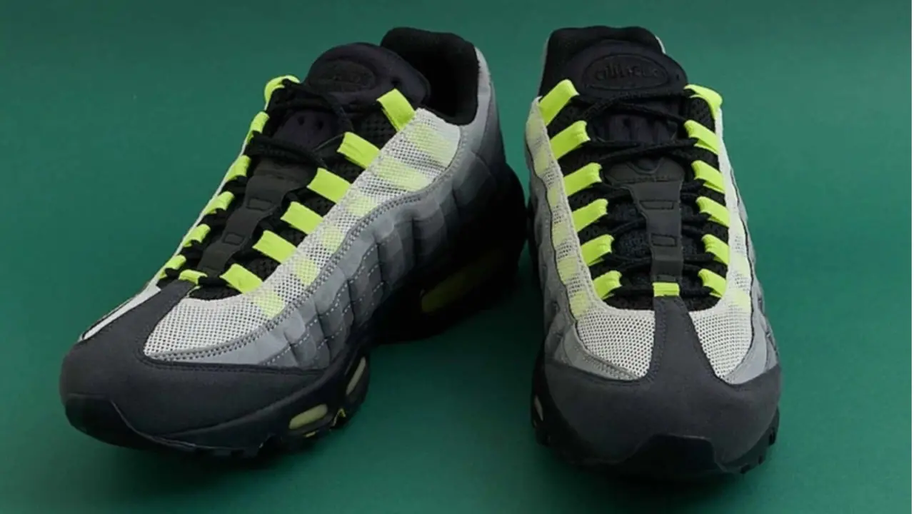 Hinh anh 4: Hinh anh Nike Air Max 95 Black Tongue Pack voi luoi ga den, phoi mau OG, xuat hien tai Paris Fashion Week.