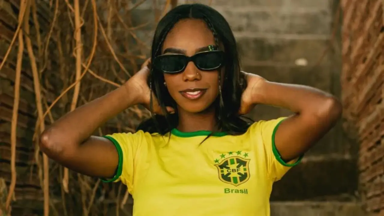 Hinh anh 5: Brazilcore: Xu huong thoi trang lay cam hung tu van hoa Brazil voi ao dau va mau sac nhiet doi